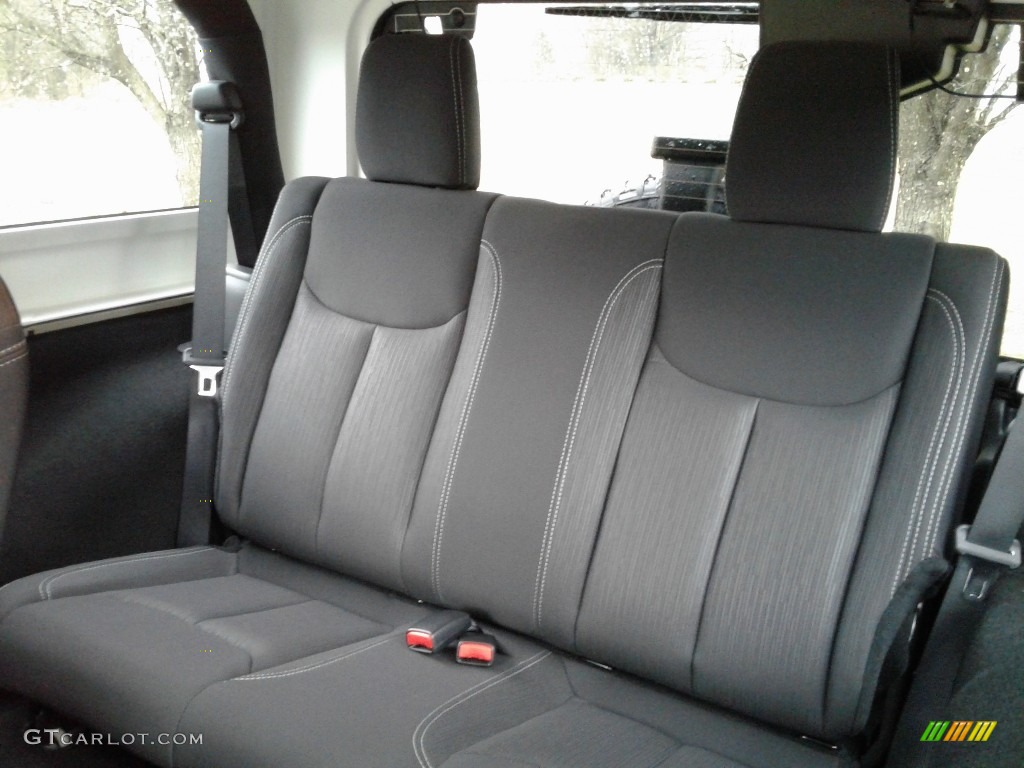 2018 Jeep Wrangler Sahara 4x4 Rear Seat Photo #125530379