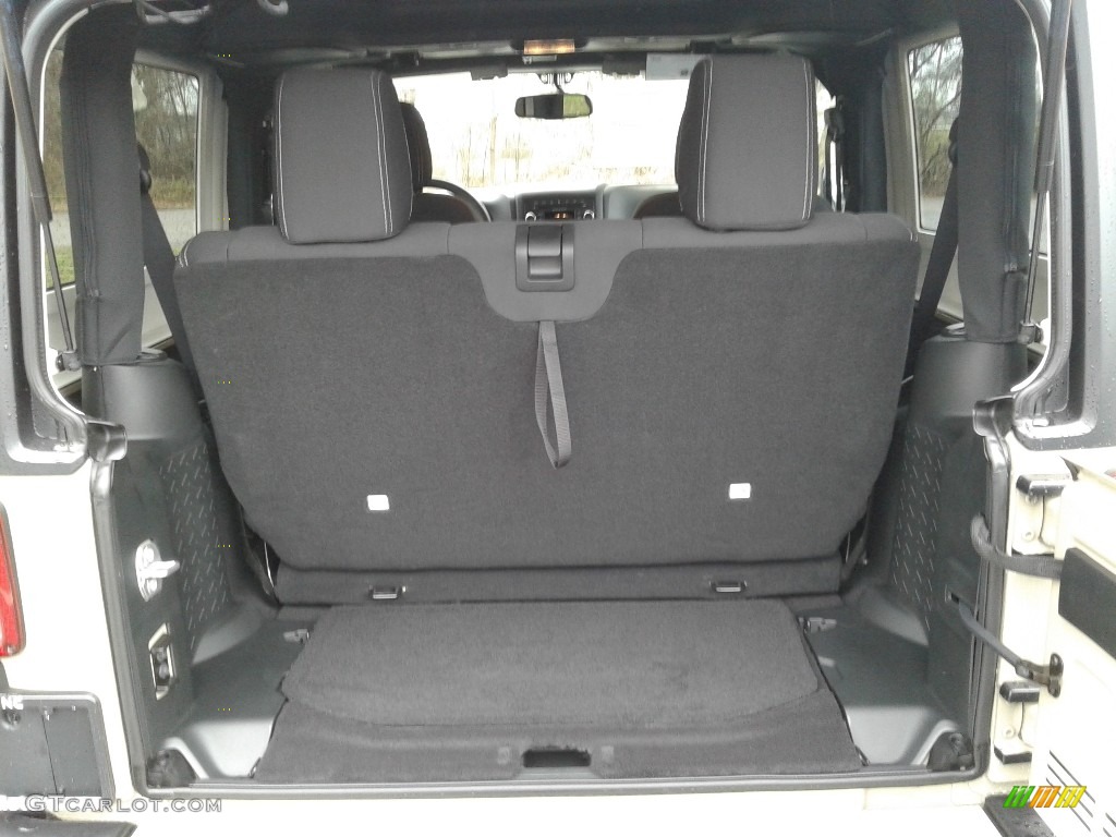 2018 Jeep Wrangler Sahara 4x4 Trunk Photos