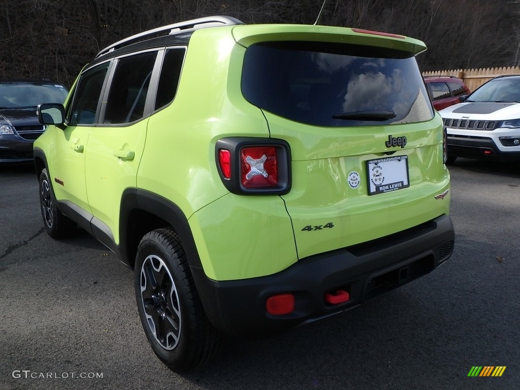 2017 Renegade Trailhawk 4x4 - Hypergreen / Black photo #3