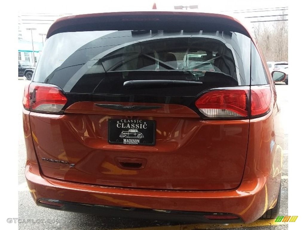2018 Pacifica Touring Plus - Copper Pearl / Black/Alloy photo #2
