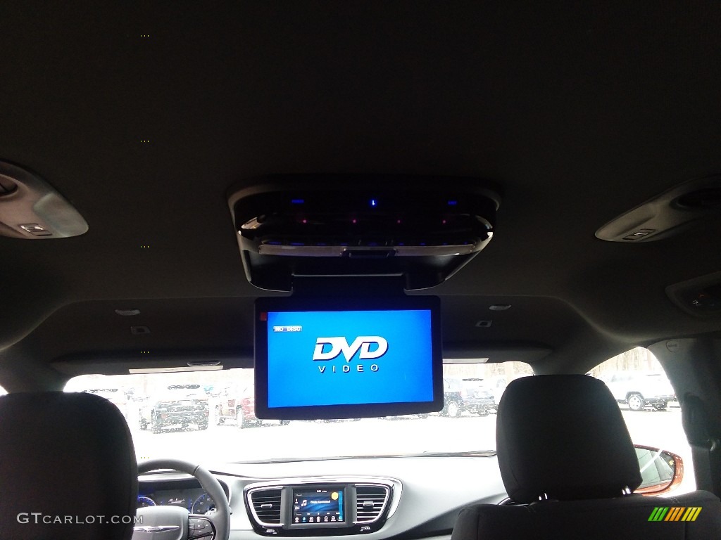 2018 Pacifica Touring Plus - Copper Pearl / Black/Alloy photo #10