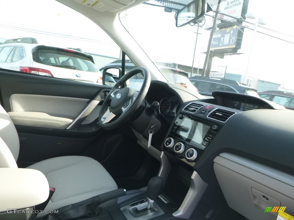 2018 Forester 2.5i Premium - Jasmine Green Metallic / Platinum photo #11