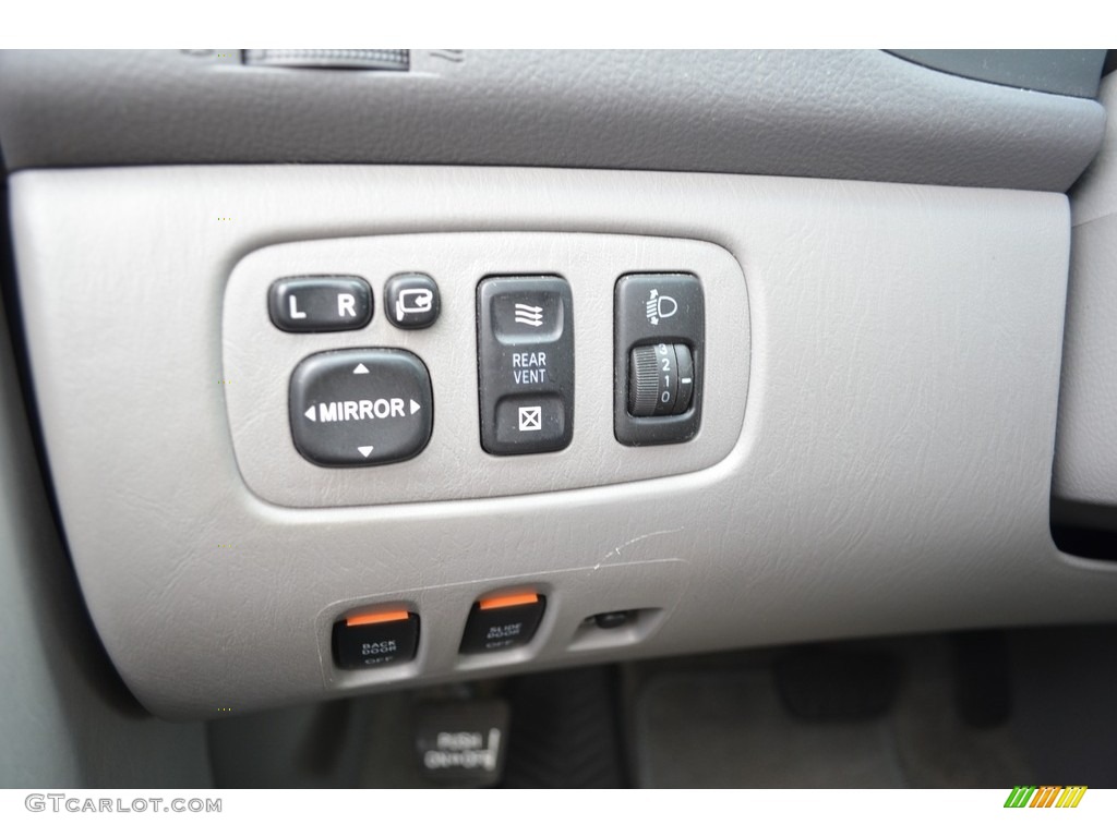 2006 Sienna XLE - Natural White / Stone Gray photo #24