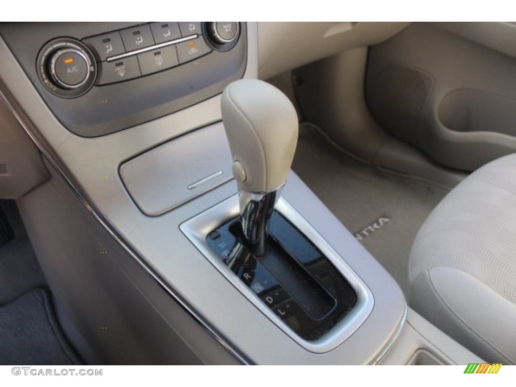 2013 Sentra SV - Red Brick / Marble Gray photo #16