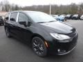 2018 Brilliant Black Crystal Pearl Chrysler Pacifica Limited  photo #7