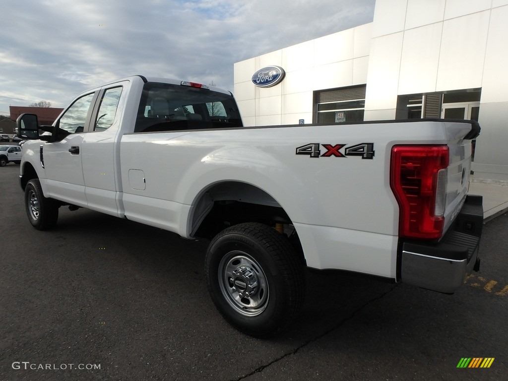 2018 F250 Super Duty XLT SuperCab 4x4 - Oxford White / Earth Gray photo #8