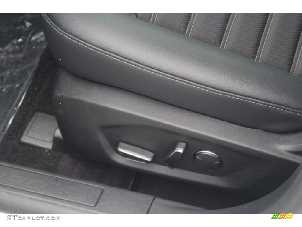 2018 Fusion SE - White Platinum / Ebony photo #16