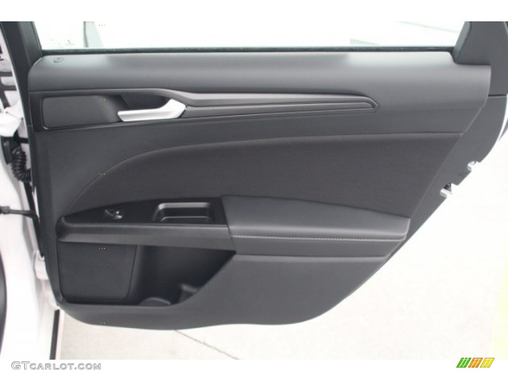 2018 Fusion SE - White Platinum / Ebony photo #31