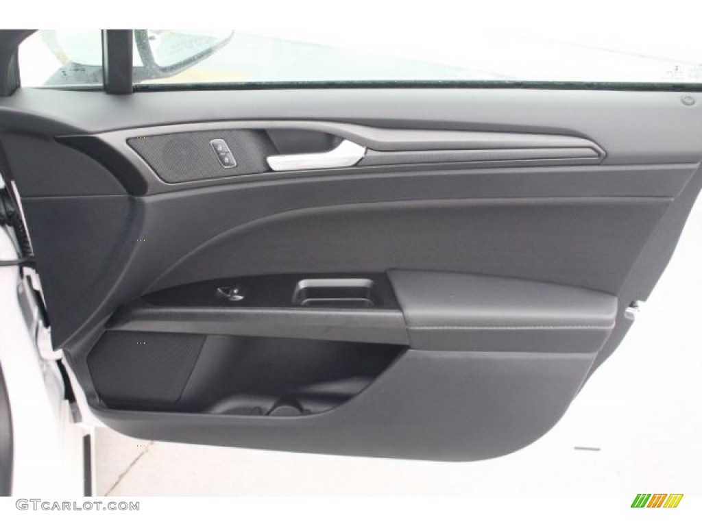 2018 Fusion SE - White Platinum / Ebony photo #33