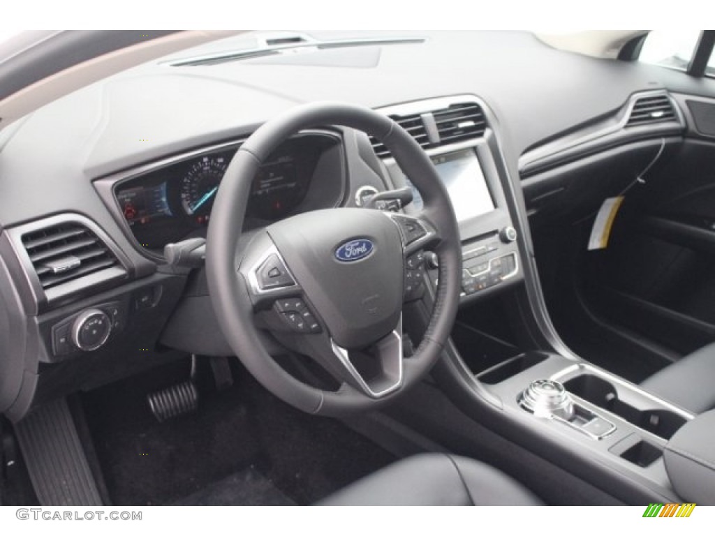 2018 Fusion SE - White Platinum / Ebony photo #14