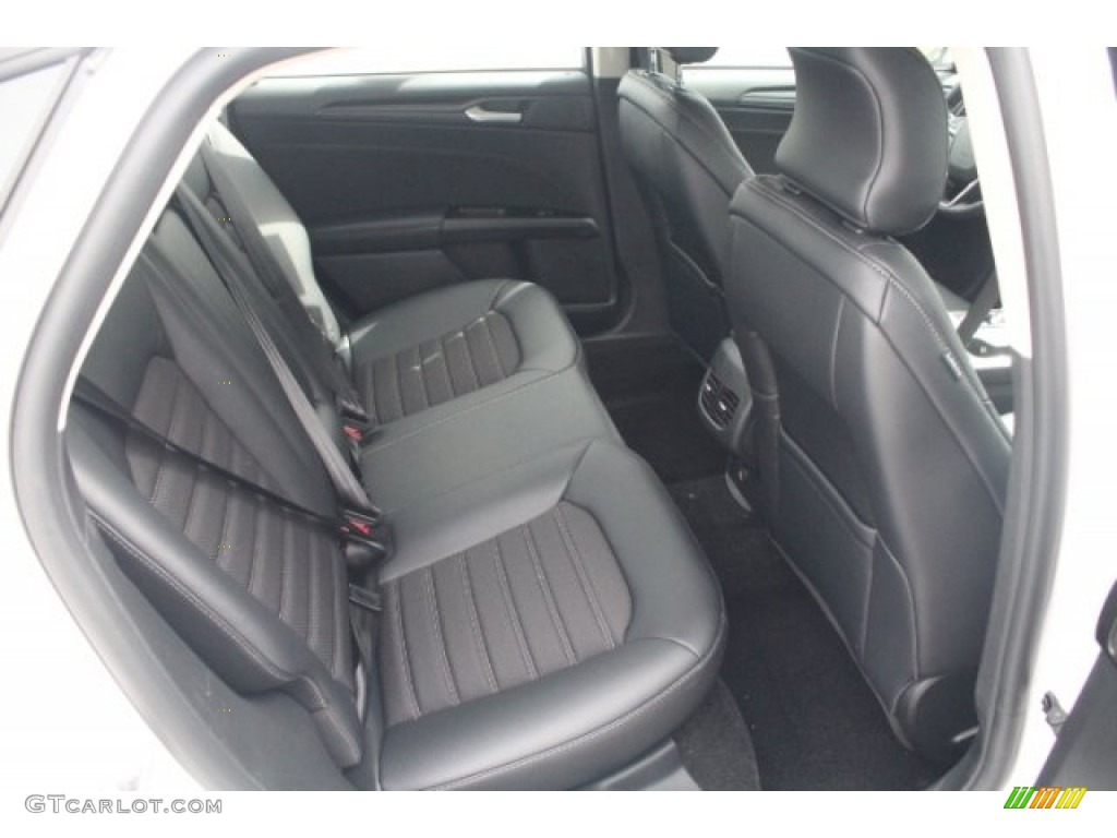 2018 Fusion SE - White Platinum / Ebony photo #31