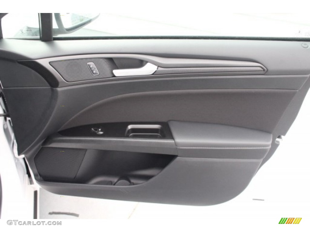 2018 Fusion SE - White Platinum / Ebony photo #32