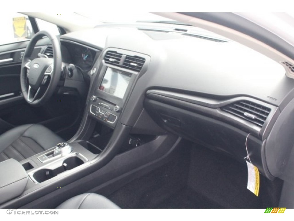 2018 Fusion SE - White Platinum / Ebony photo #33