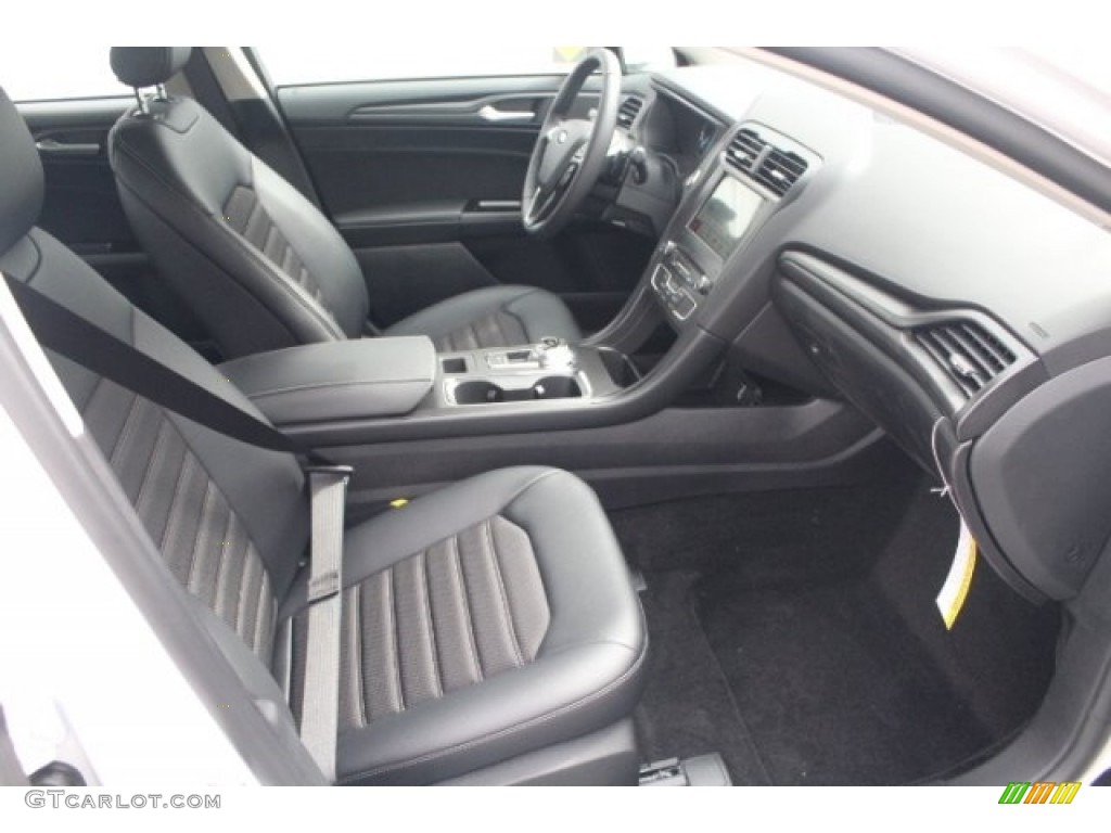 2018 Fusion SE - White Platinum / Ebony photo #34
