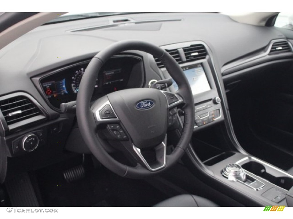 2018 Fusion SE - White Platinum / Ebony photo #13