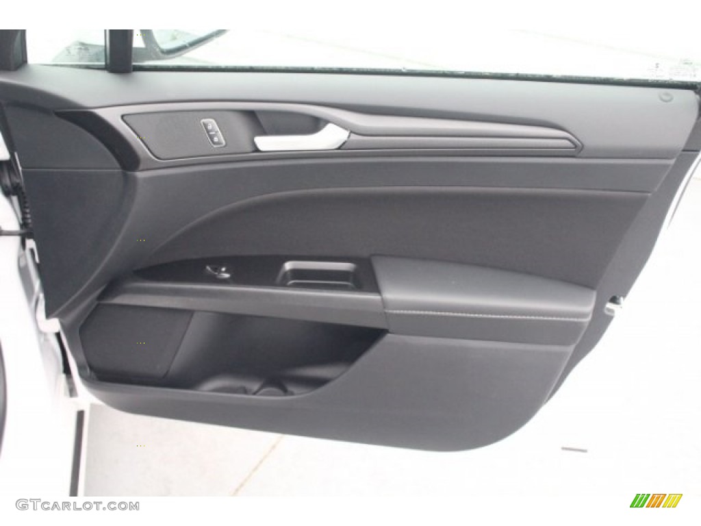 2018 Fusion SE - White Platinum / Ebony photo #32