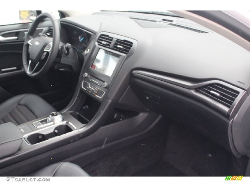 2018 Fusion SE - White Platinum / Ebony photo #33