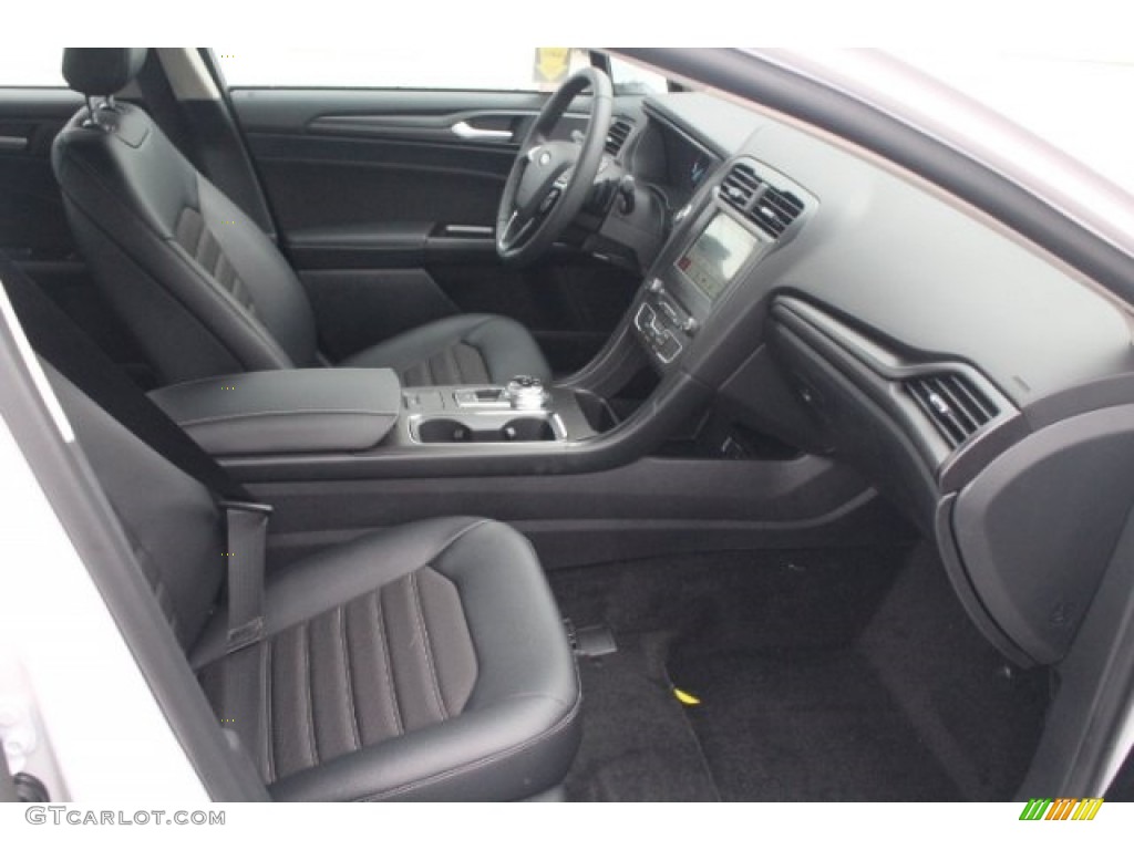 2018 Fusion SE - White Platinum / Ebony photo #34