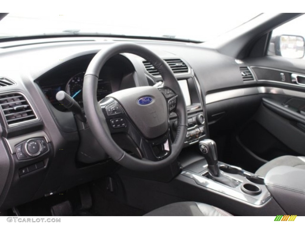 2018 Explorer XLT - Magnetic Metallic / Ebony Black photo #12