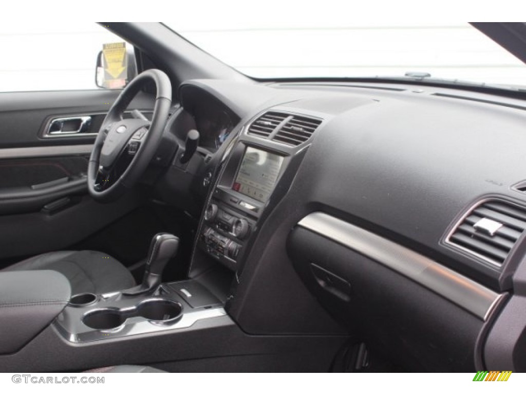 2018 Explorer XLT - Magnetic Metallic / Ebony Black photo #32