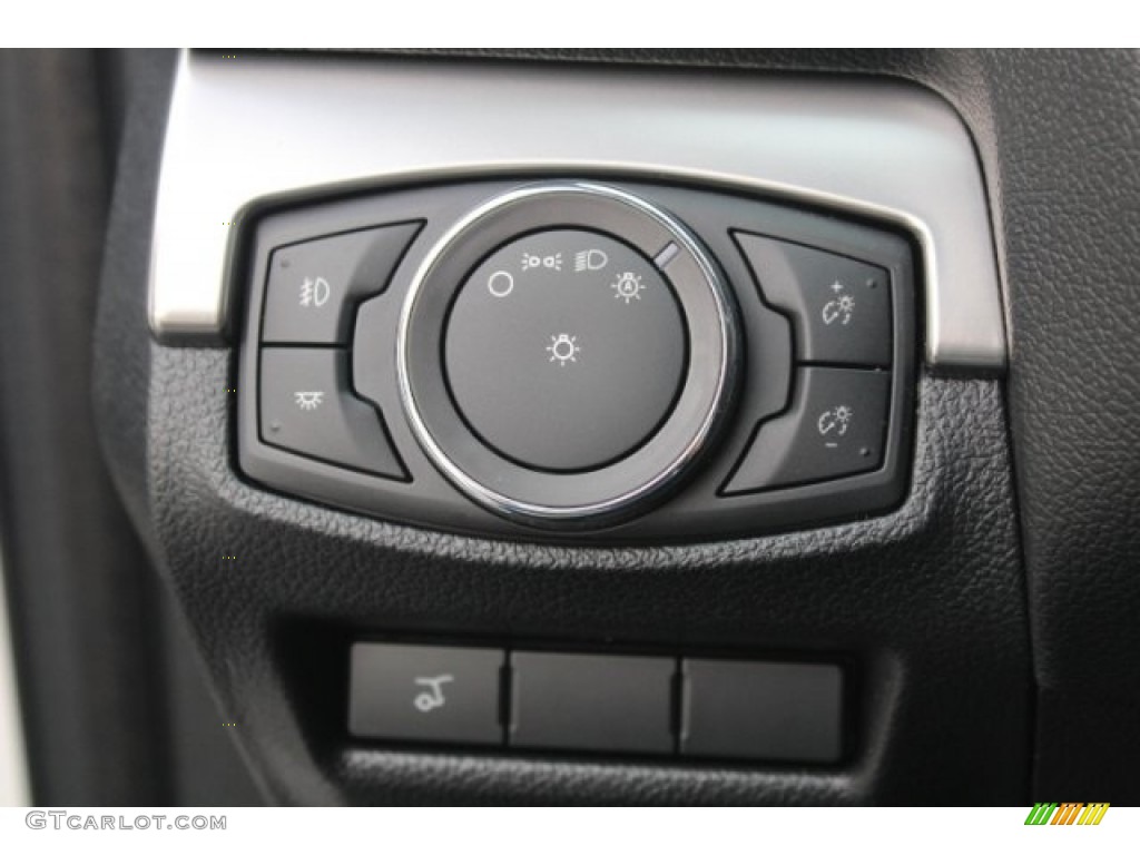 2018 Explorer XLT - White Platinum / Ebony Black photo #22