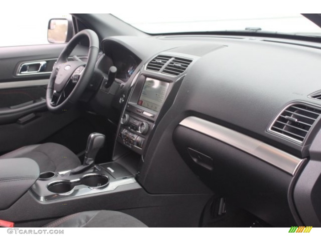 2018 Explorer XLT - Magnetic Metallic / Ebony Black photo #33