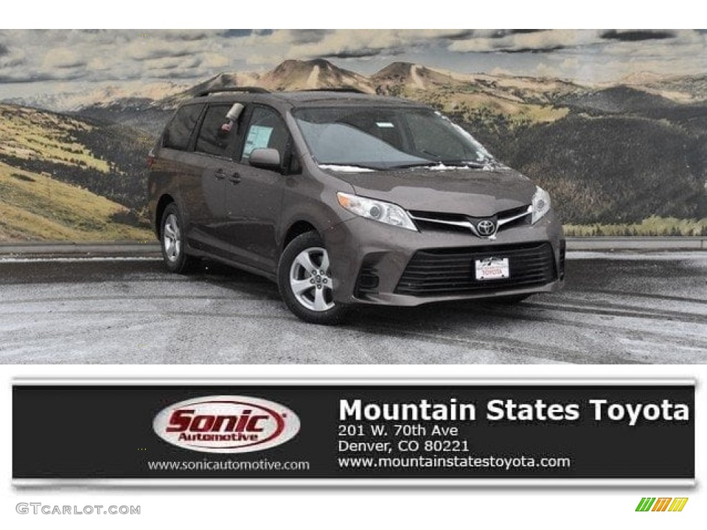 Toasted Walnut Pearl Toyota Sienna