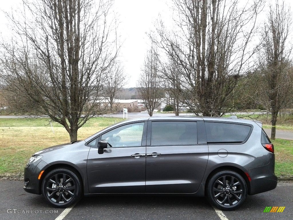 Granite Crystal Metallic 2018 Chrysler Pacifica Touring Plus Exterior Photo #125581158