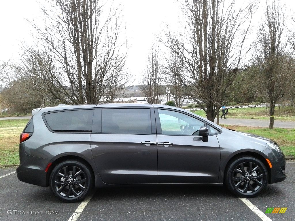 Granite Crystal Metallic 2018 Chrysler Pacifica Touring Plus Exterior Photo #125581314