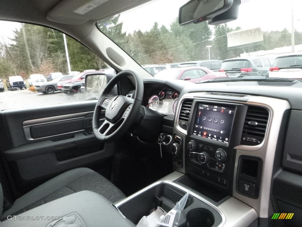 2018 1500 Big Horn Crew Cab 4x4 - Flame Red / Black/Diesel Gray photo #11