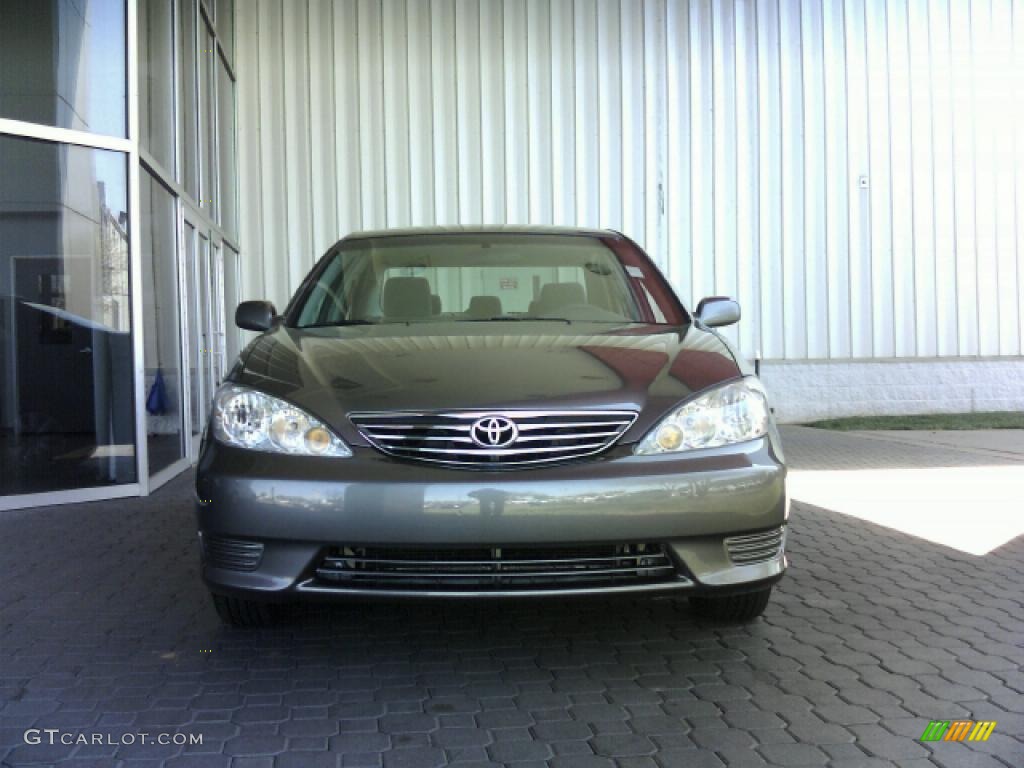 2005 Camry LE - Phantom Gray Pearl / Gray photo #2