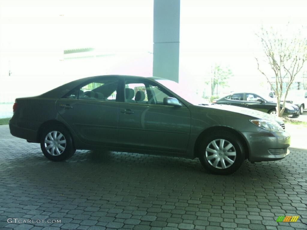 2005 Camry LE - Phantom Gray Pearl / Gray photo #4