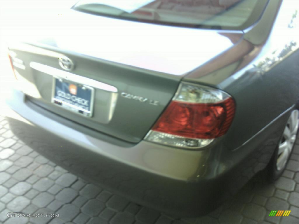 2005 Camry LE - Phantom Gray Pearl / Gray photo #18