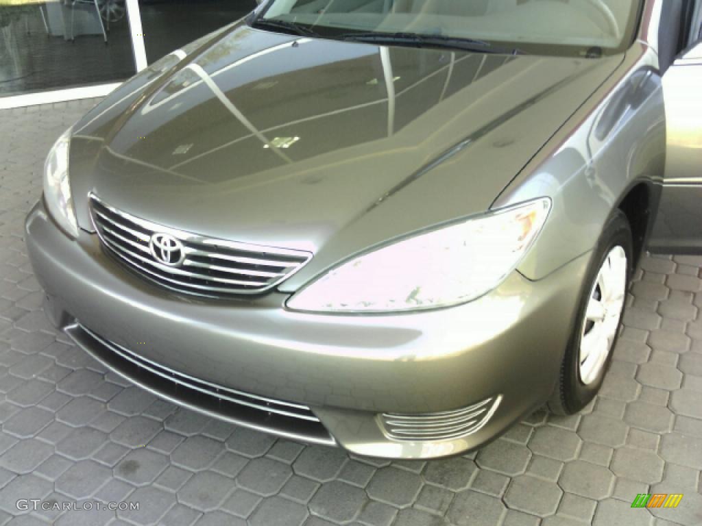 2005 Camry LE - Phantom Gray Pearl / Gray photo #20