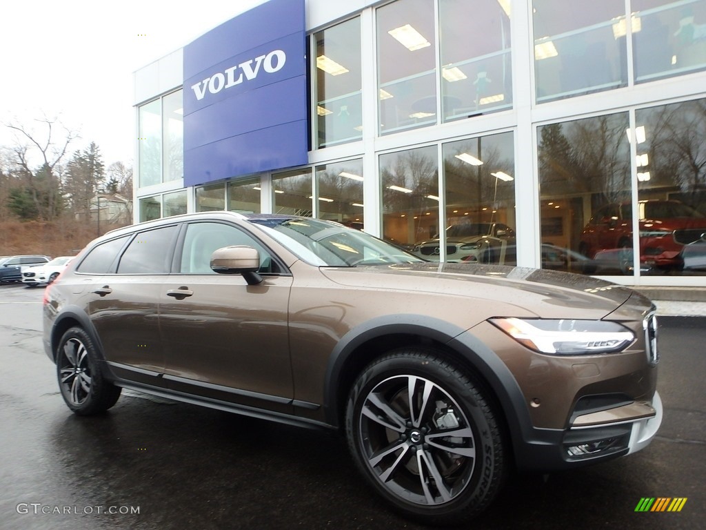 2018 Volvo V90 Cross Country T5 AWD Exterior Photos