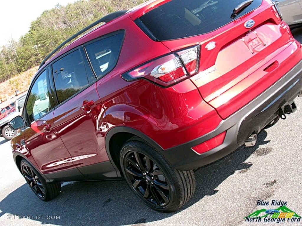 2018 Escape SE 4WD - Ruby Red / Charcoal Black photo #34