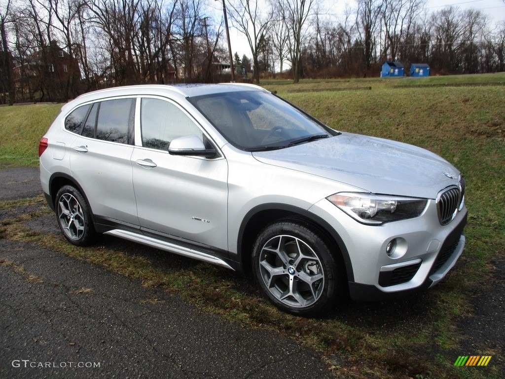 2018 X1 xDrive28i - Glacier Silver Metallic / Black photo #1