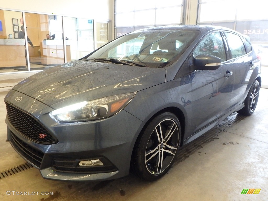 2018 Focus ST Hatch - Blue Metallic / Charcoal Black Recaro Leather photo #4