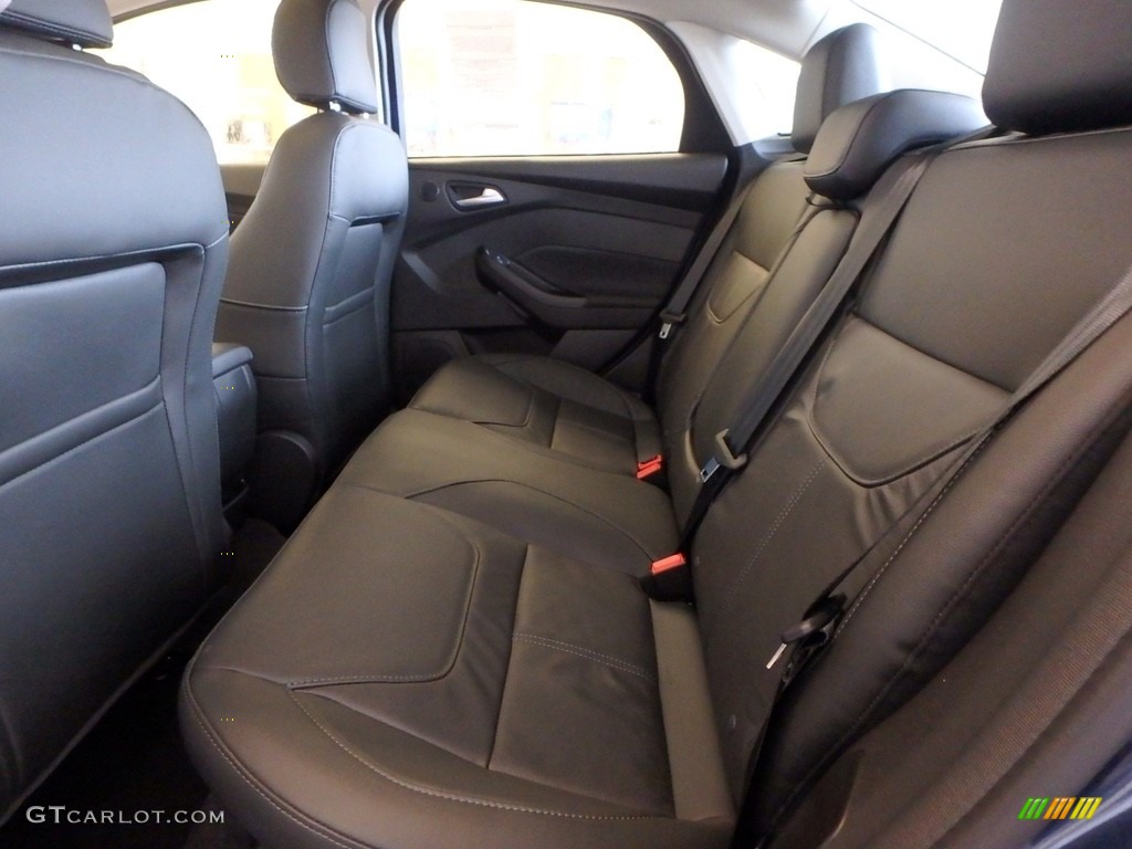 2018 Focus Titanium Sedan - Blue Metallic / Charcoal Black photo #7