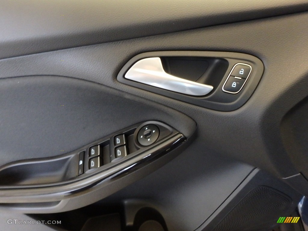 2018 Focus Titanium Sedan - Blue Metallic / Charcoal Black photo #9