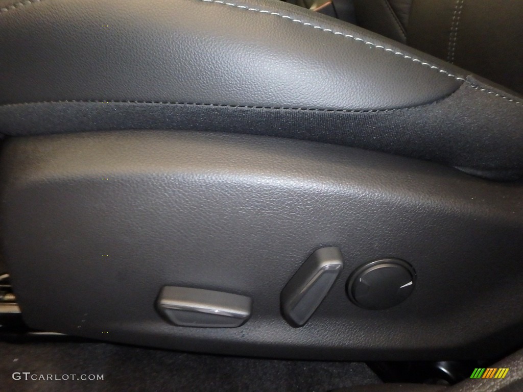 2018 Focus Titanium Sedan - Blue Metallic / Charcoal Black photo #11