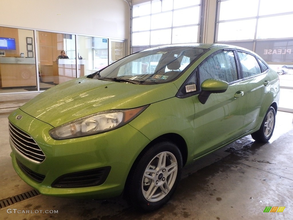 2018 Fiesta SE Sedan - Outrageous Green / Charcoal Black photo #4