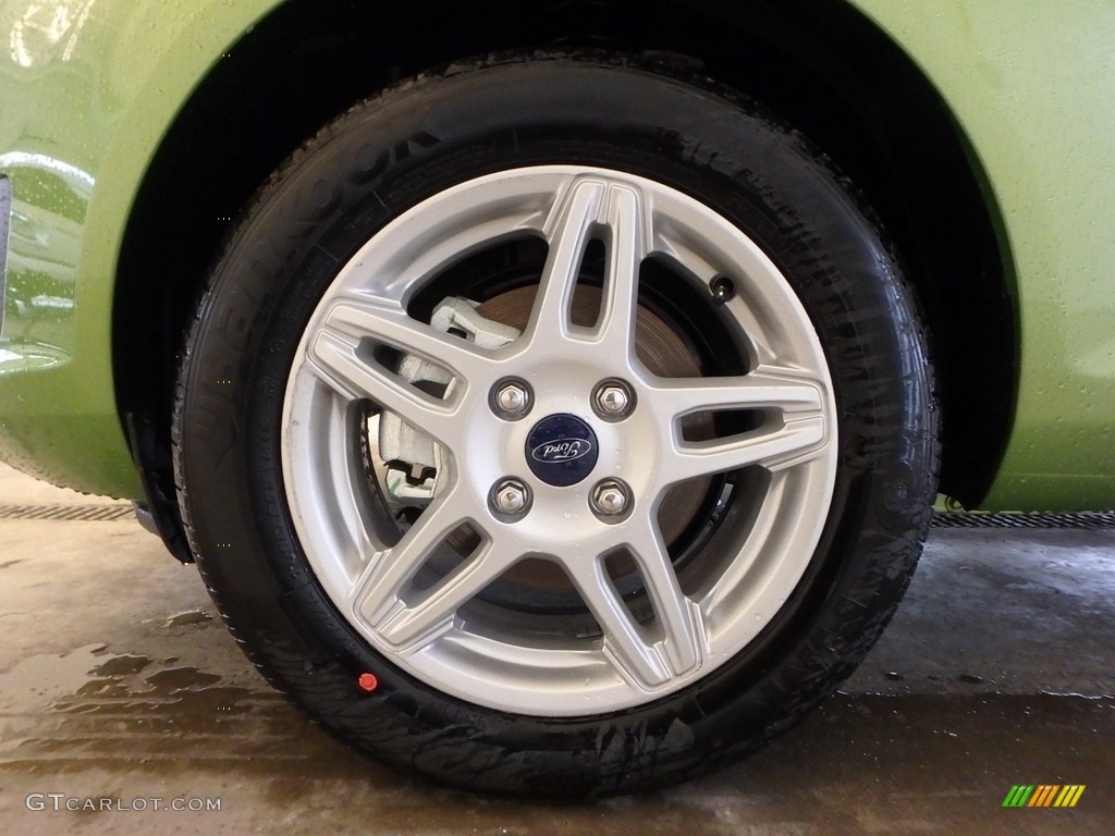 2018 Fiesta SE Sedan - Outrageous Green / Charcoal Black photo #5