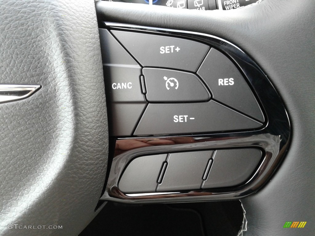 2018 Chrysler Pacifica Touring Plus Black/Diesel Steering Wheel Photo #125606551