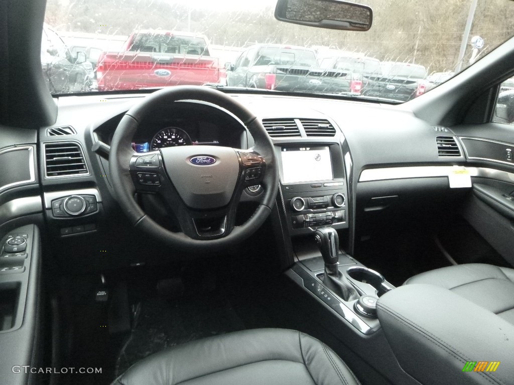 2018 Explorer XLT 4WD - Ruby Red / Ebony Black photo #10