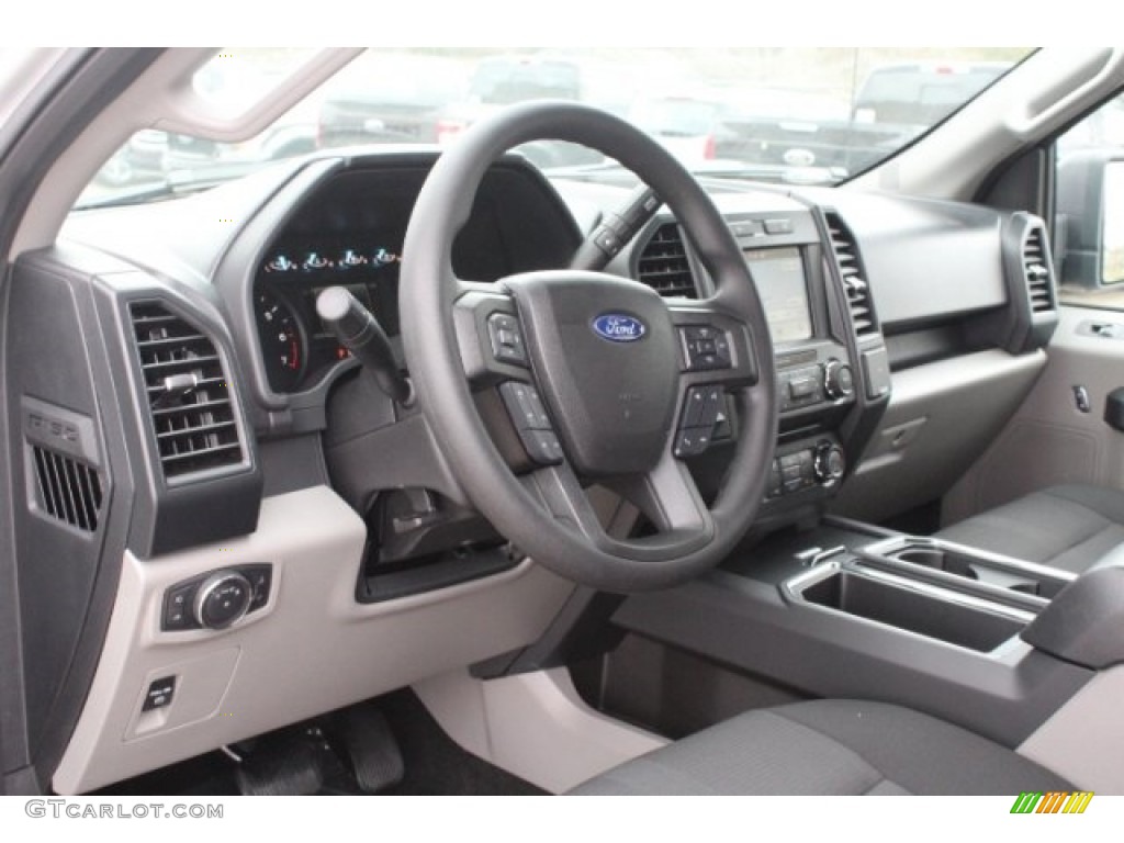 2018 F150 XL SuperCab - Ingot Silver / Earth Gray photo #15