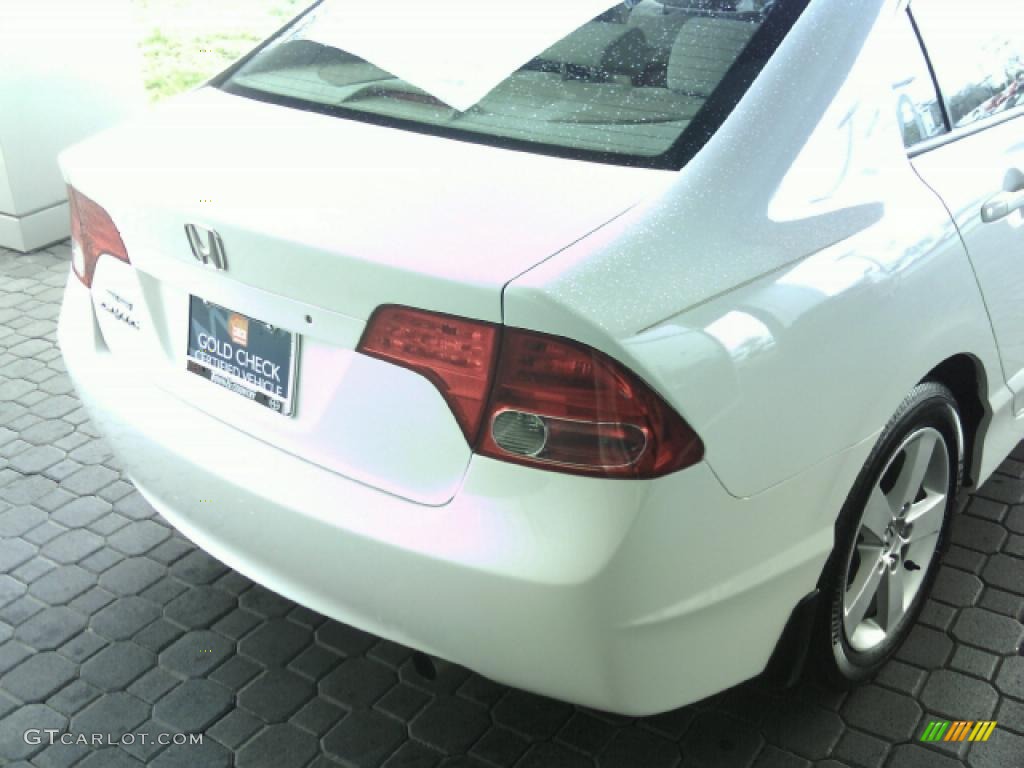 2006 Civic EX Sedan - Taffeta White / Ivory photo #20