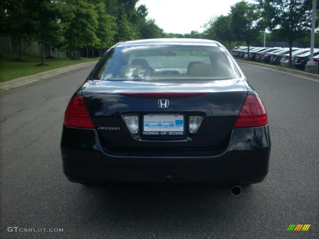 2006 Accord SE Sedan - Nighthawk Black Pearl / Ivory photo #4