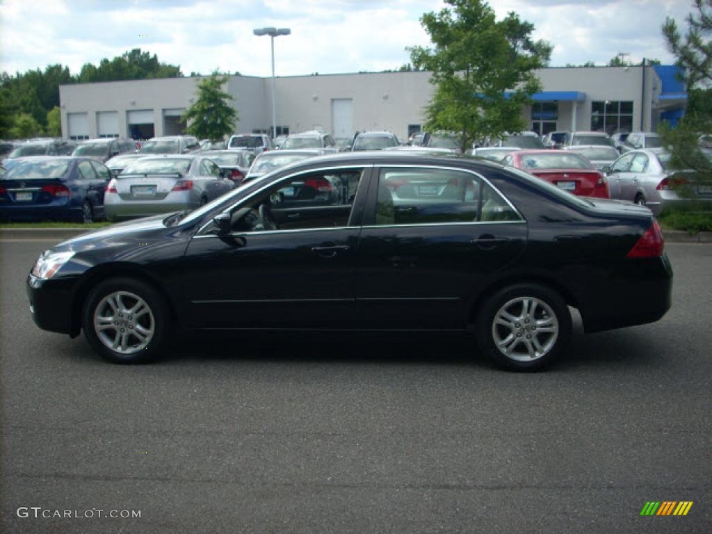 2006 Accord SE Sedan - Nighthawk Black Pearl / Ivory photo #6