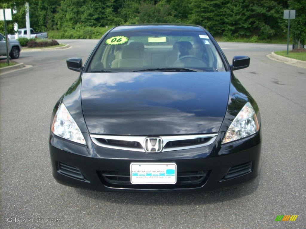 2006 Accord SE Sedan - Nighthawk Black Pearl / Ivory photo #8